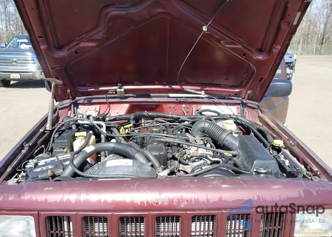 2000 Jeep Cherokee Sport z USA, uszkodzony, nr VIN 1J4FF48S1YL129567